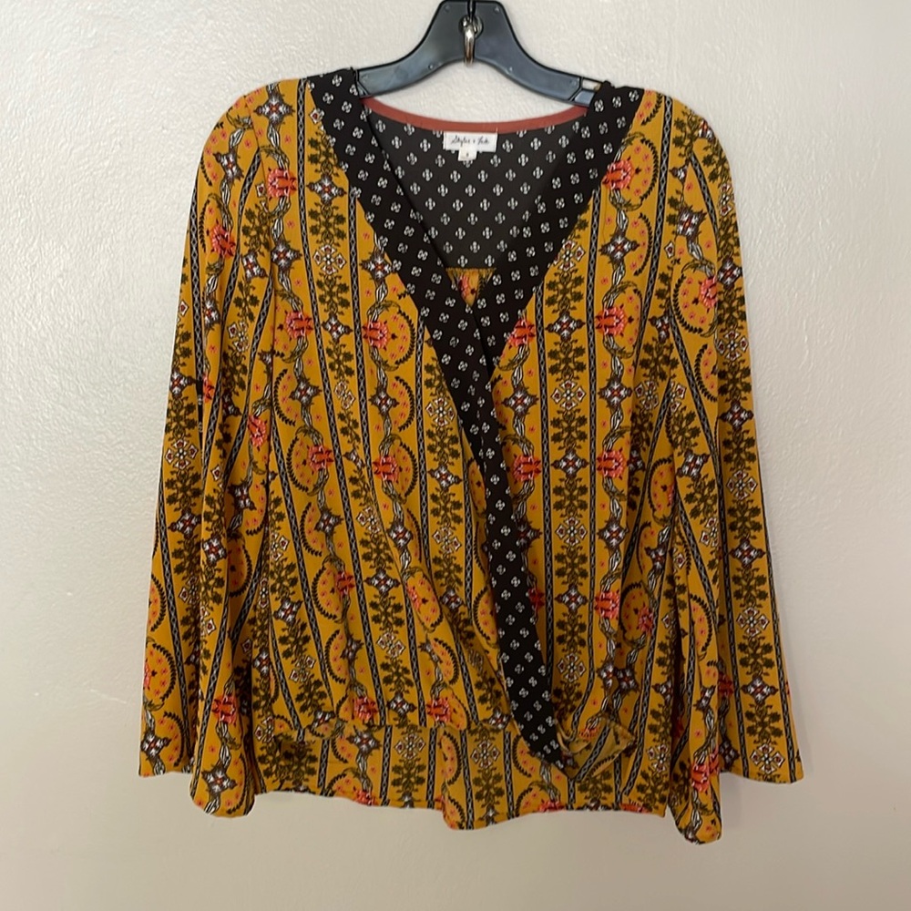 Like New Skyler & Jade Faux Wrap Top. Small